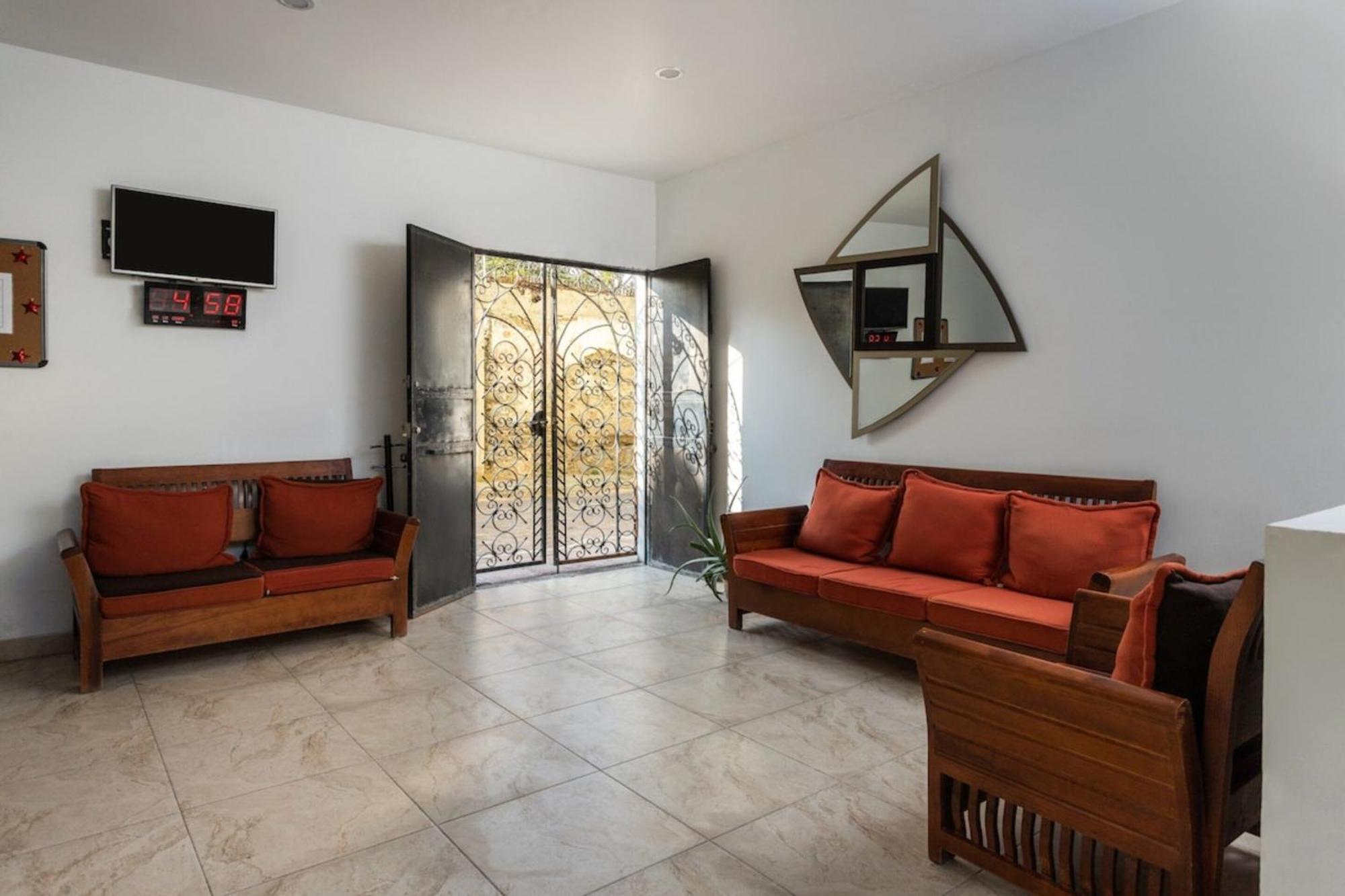 Oyo Hotel Emperadores Inn, Atlixco Kültér fotó